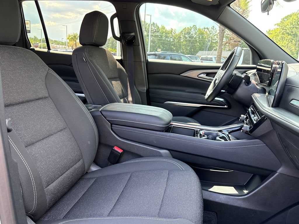 Used 2025 Chevrolet Traverse LT w/ Driver Confidence Package FWD image 37