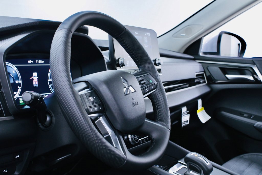 New 2025 Mitsubishi Outlander SE image 8