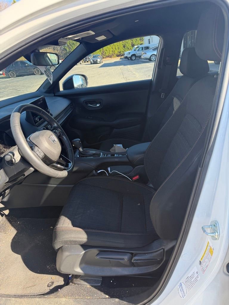 Used 2025 Honda HR-V Sport image 12