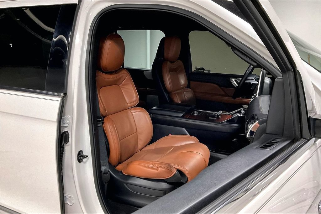 Used 2018 Lincoln Navigator Reserve w/ Technology Package AWD/4WD image 9