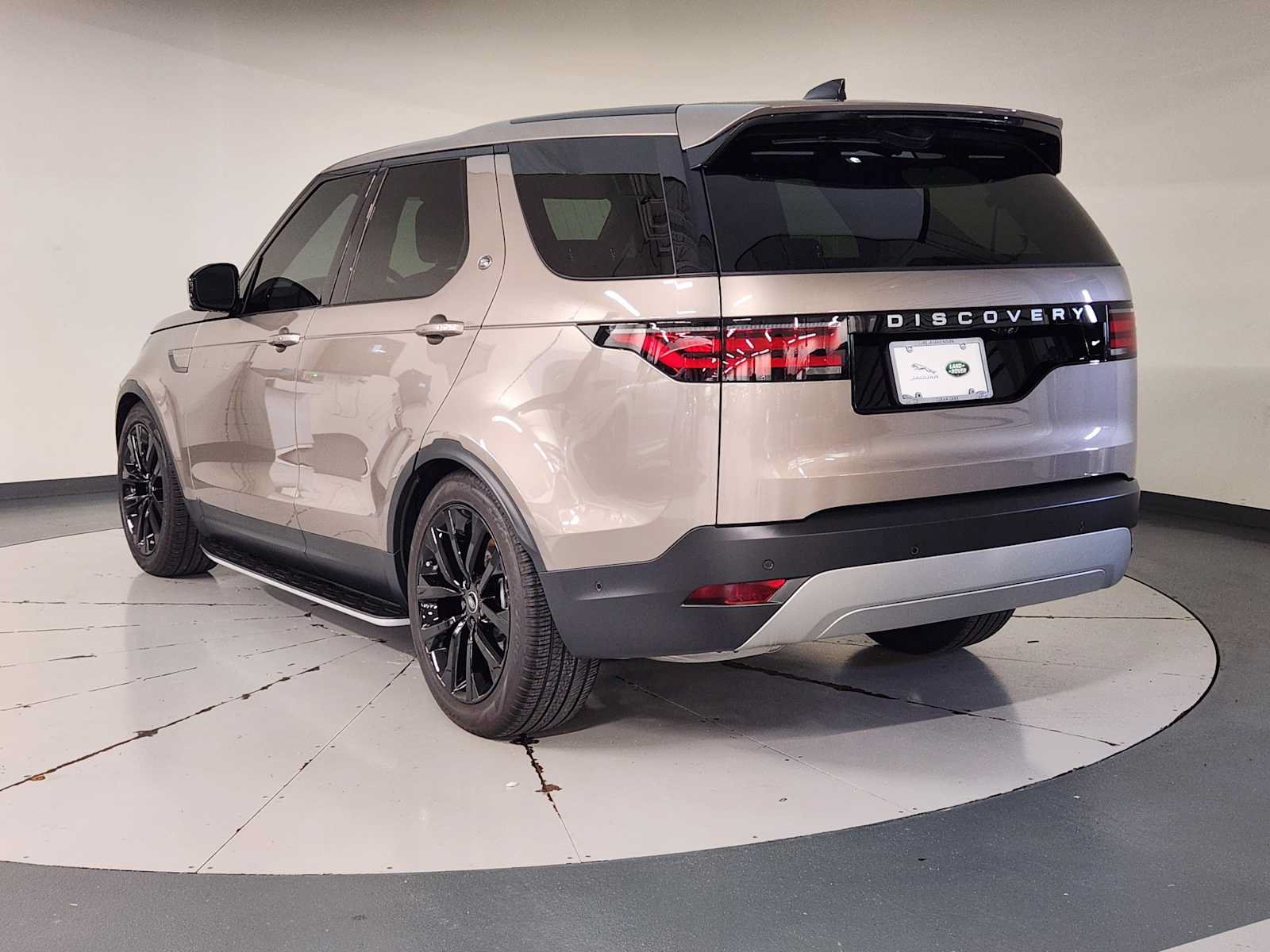 Used 2026 Land Rover Discovery S AWD/4WD image 6