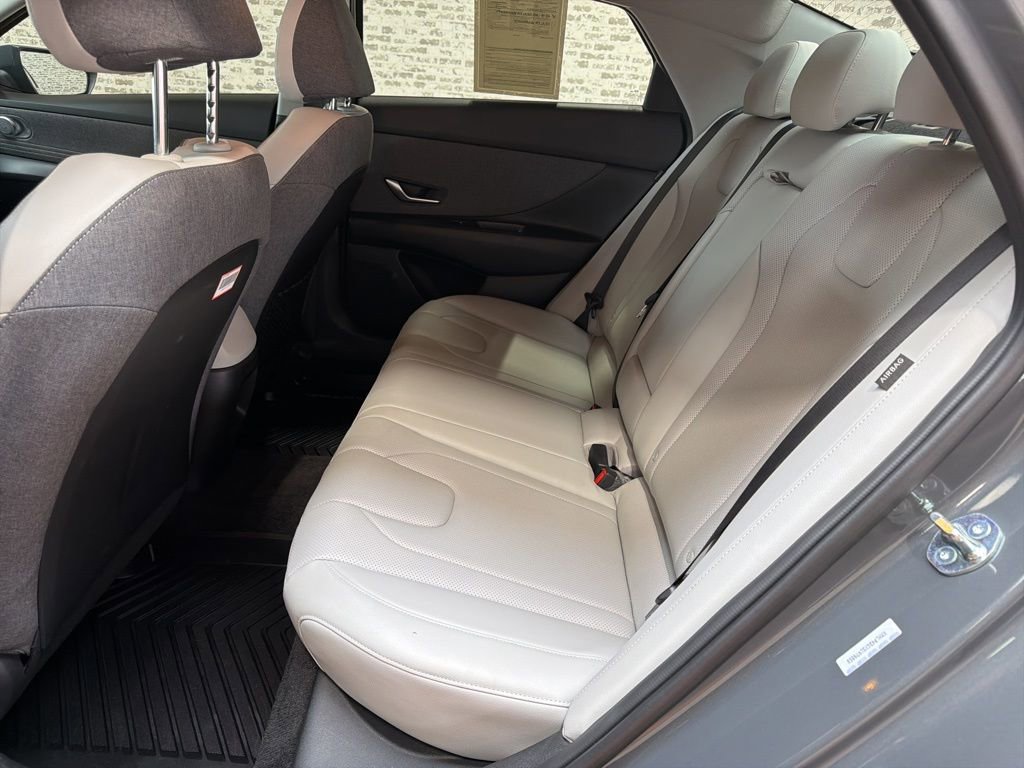 Used 2025 Hyundai Elantra Limited FWD image 14