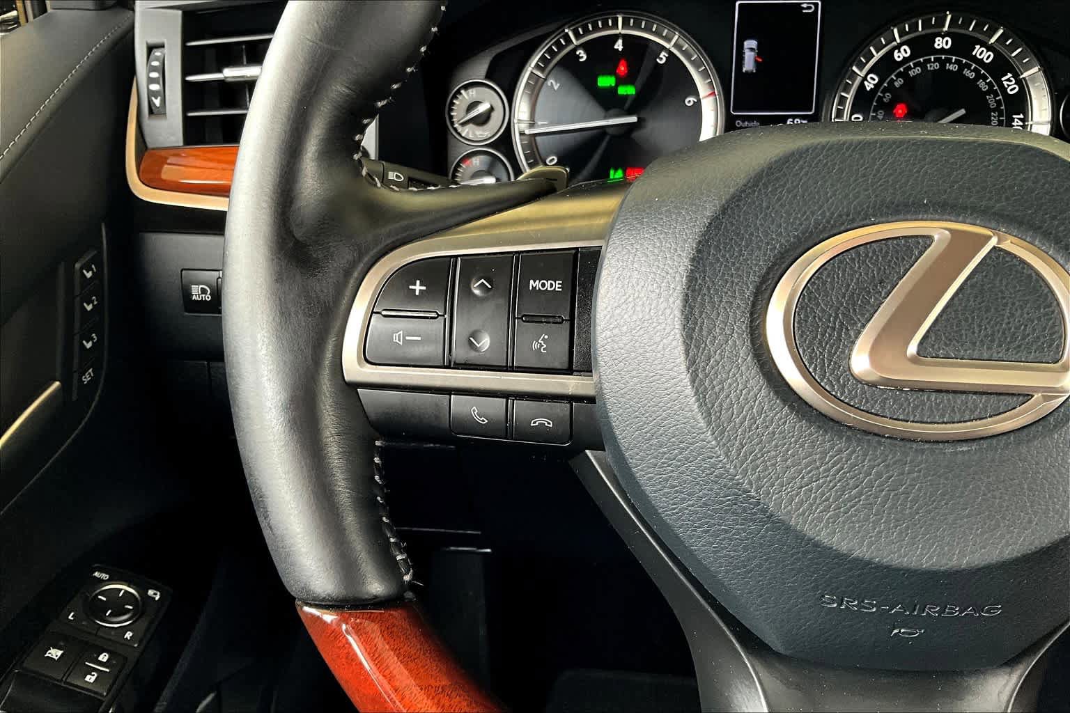 Used 2020 Lexus LX 570 4WD w/ Luxury Package image 24