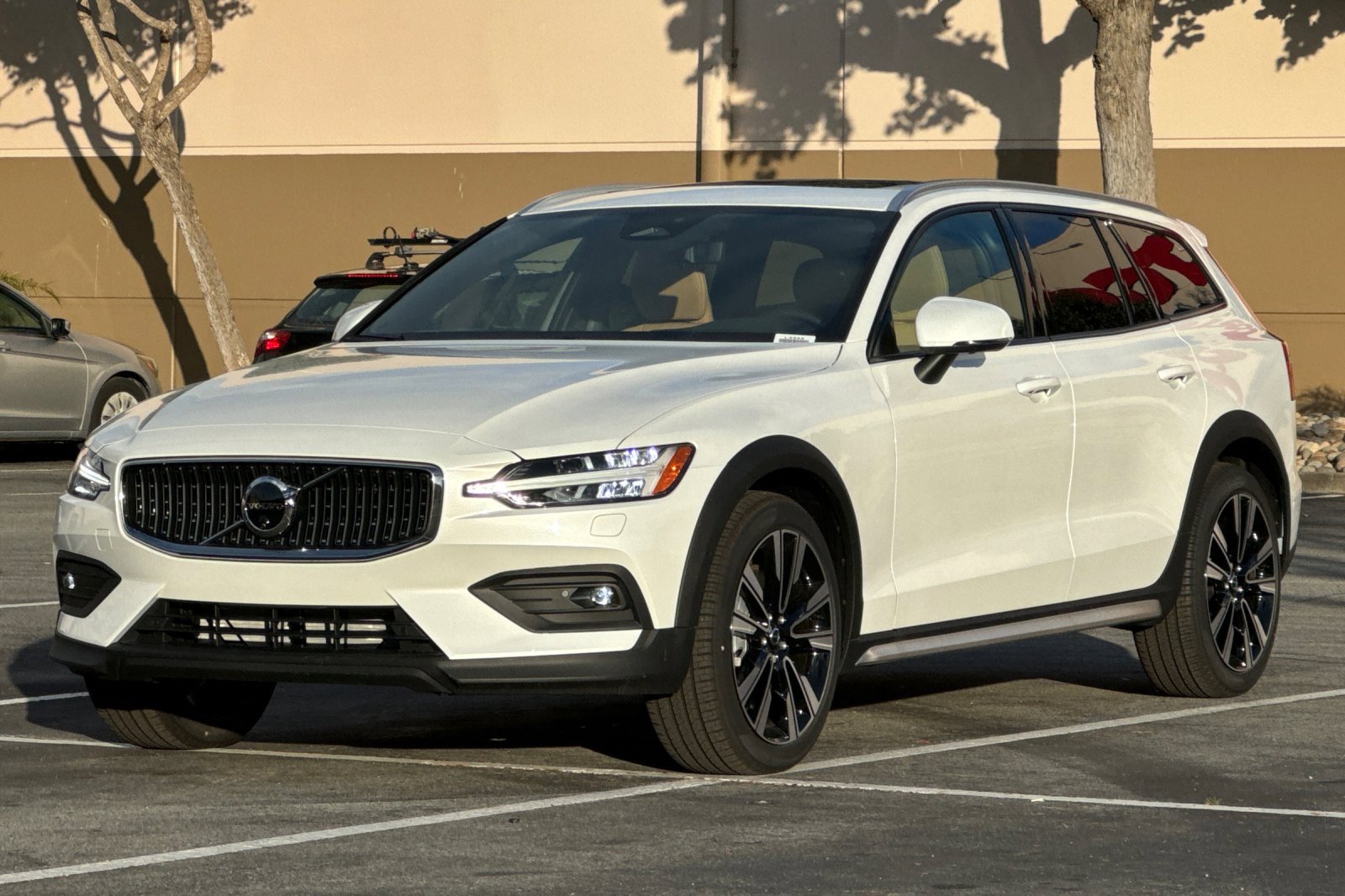 New 2026 Volvo V60 B5 Cross Country Ultra w/ Protection Package Premier image 1