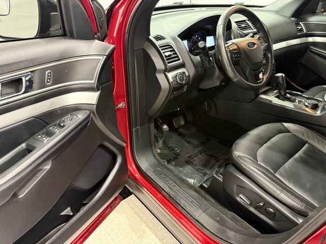Used 2017 Ford Explorer XLT w/ Equipment Group 202A image 35