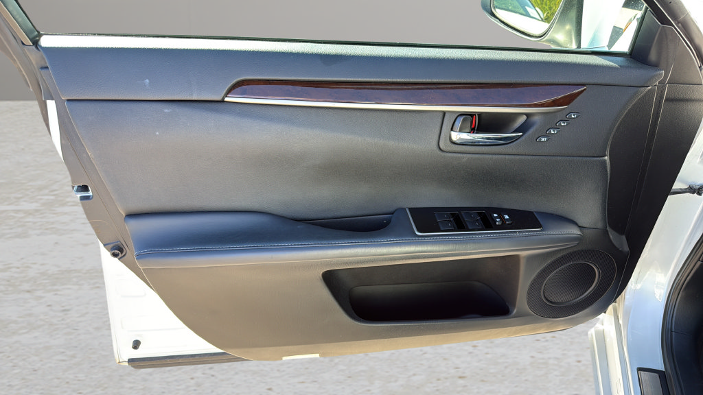 Used 2017 Lexus ES 350 w/ Premium Package FWD image 10