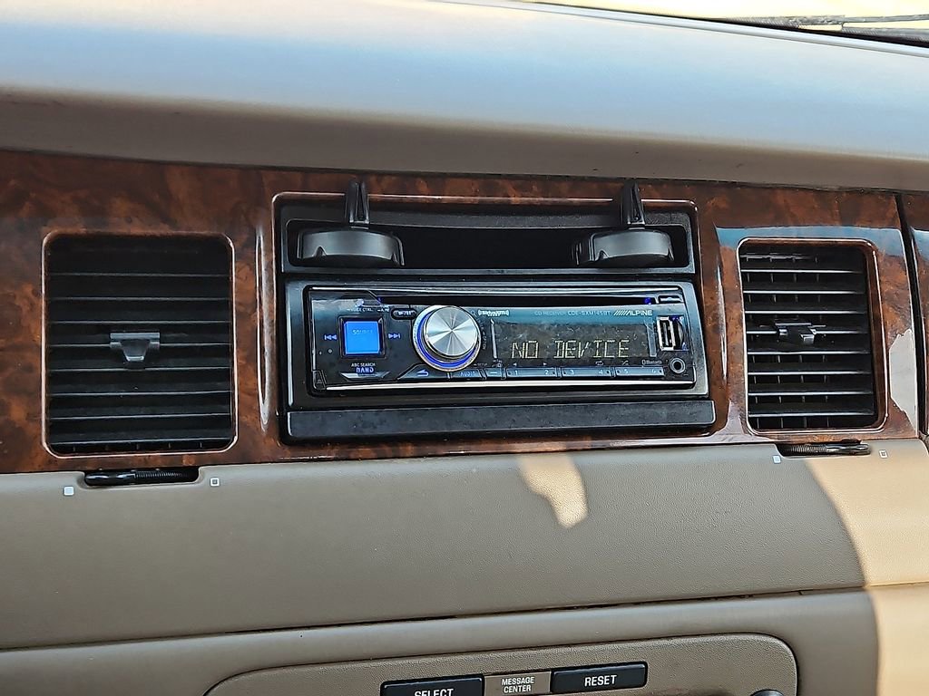 Used 2001 Lincoln Town Car Signature image 14