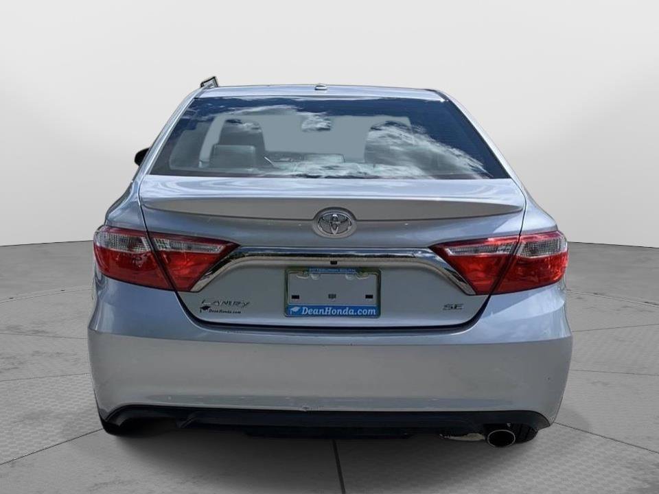Used 2017 Toyota Camry SE w/ Moonroof Package FWD image 4