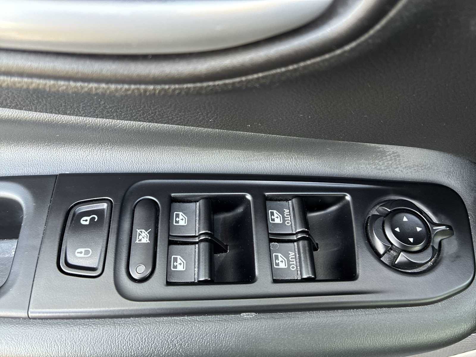 Certified 2023 Jeep Renegade Latitude AWD/4WD image 15