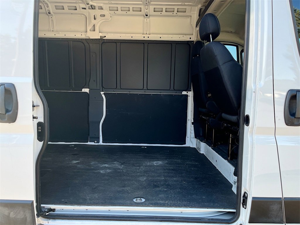 Used 2025 RAM ProMaster 2500 w/ Convenience Group image 24