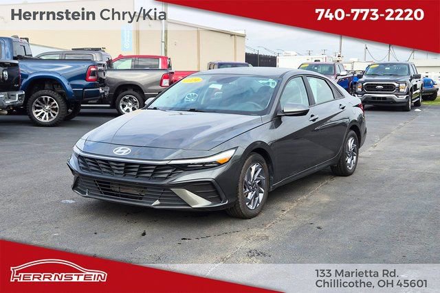 Used 2024 Hyundai Elantra SEL image 3