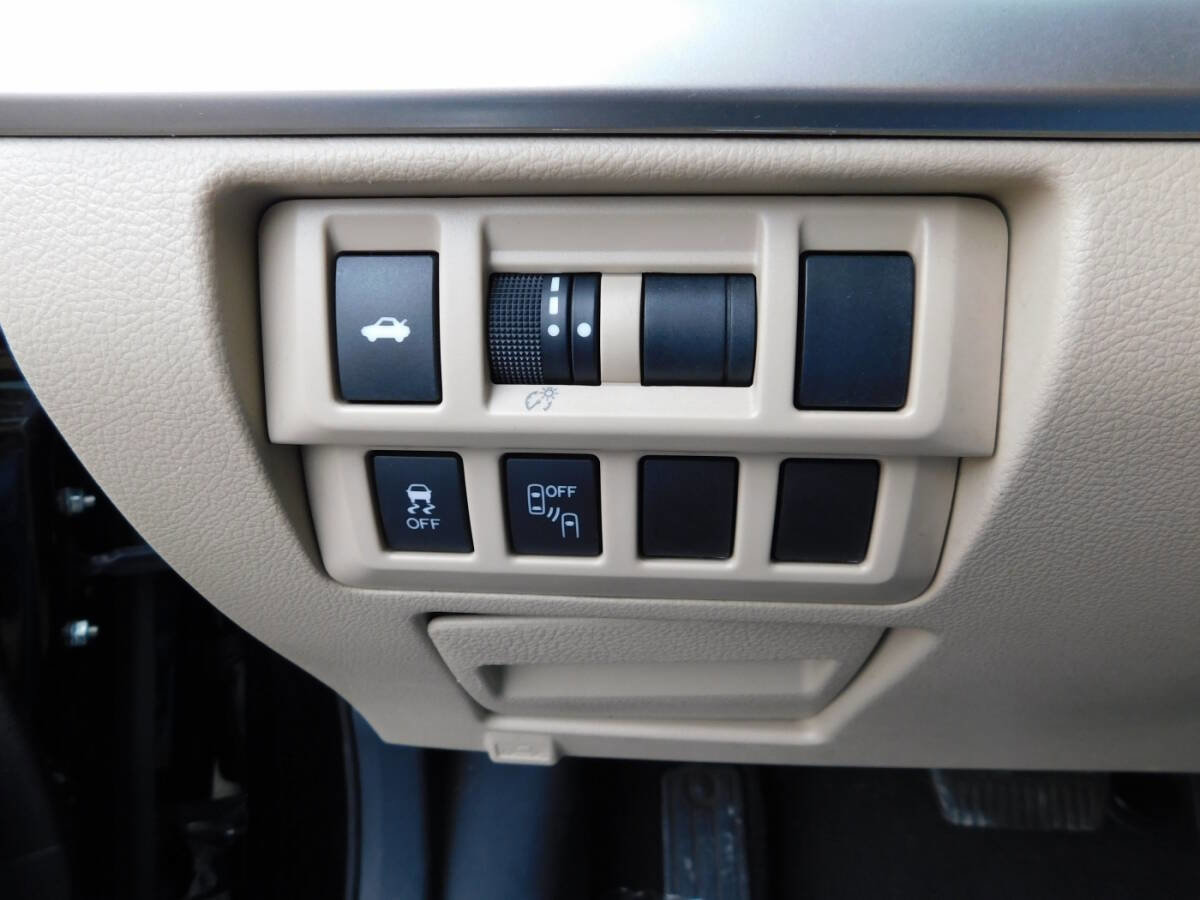 Used 2017 Subaru Legacy 2.5i Limited w/ Popular Package #4 image 17