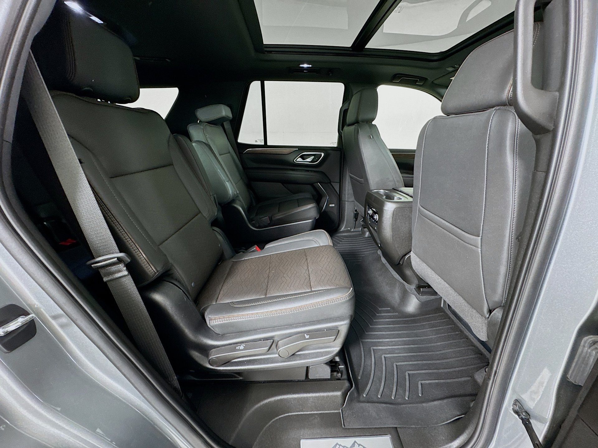 Used 2023 Chevrolet Tahoe High Country AWD/4WD image 32