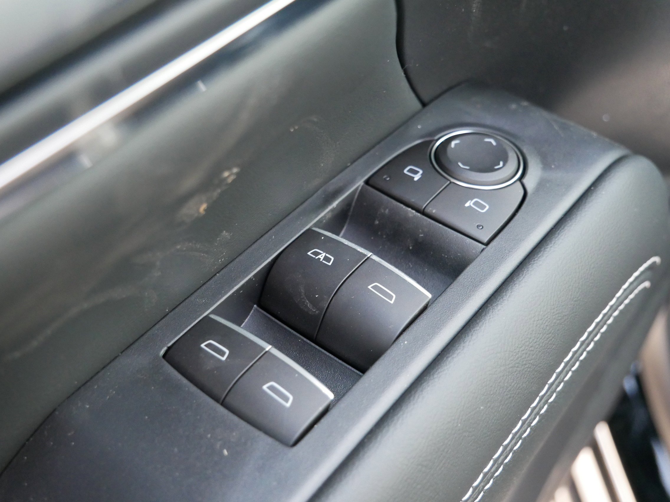 New 2026 GMC Terrain Denali w/ LPO, Black Badging Package image 10