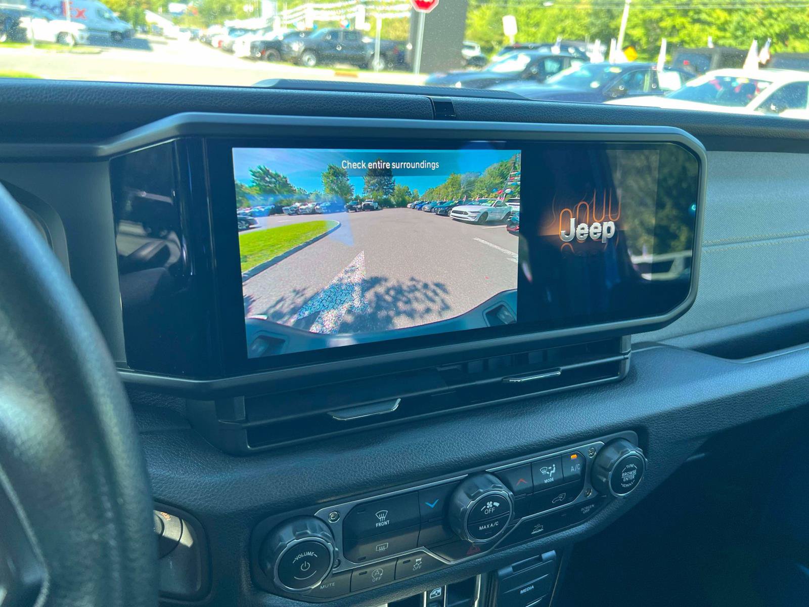 Used 2025 Jeep Gladiator Sport AWD/4WD image 10