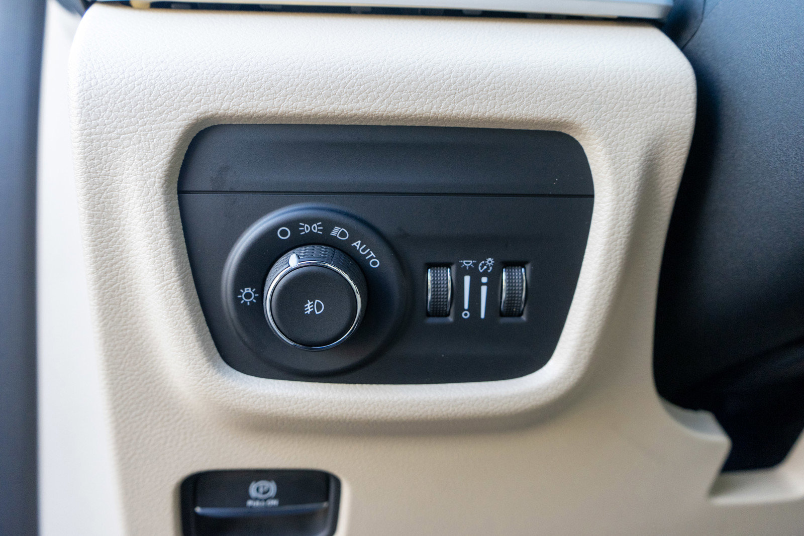 Used 2023 Jeep Grand Cherokee L Limited AWD/4WD image 16