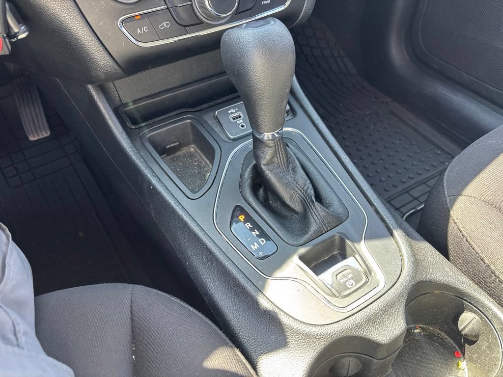 Used 2021 Jeep Cherokee Latitude FWD image 21