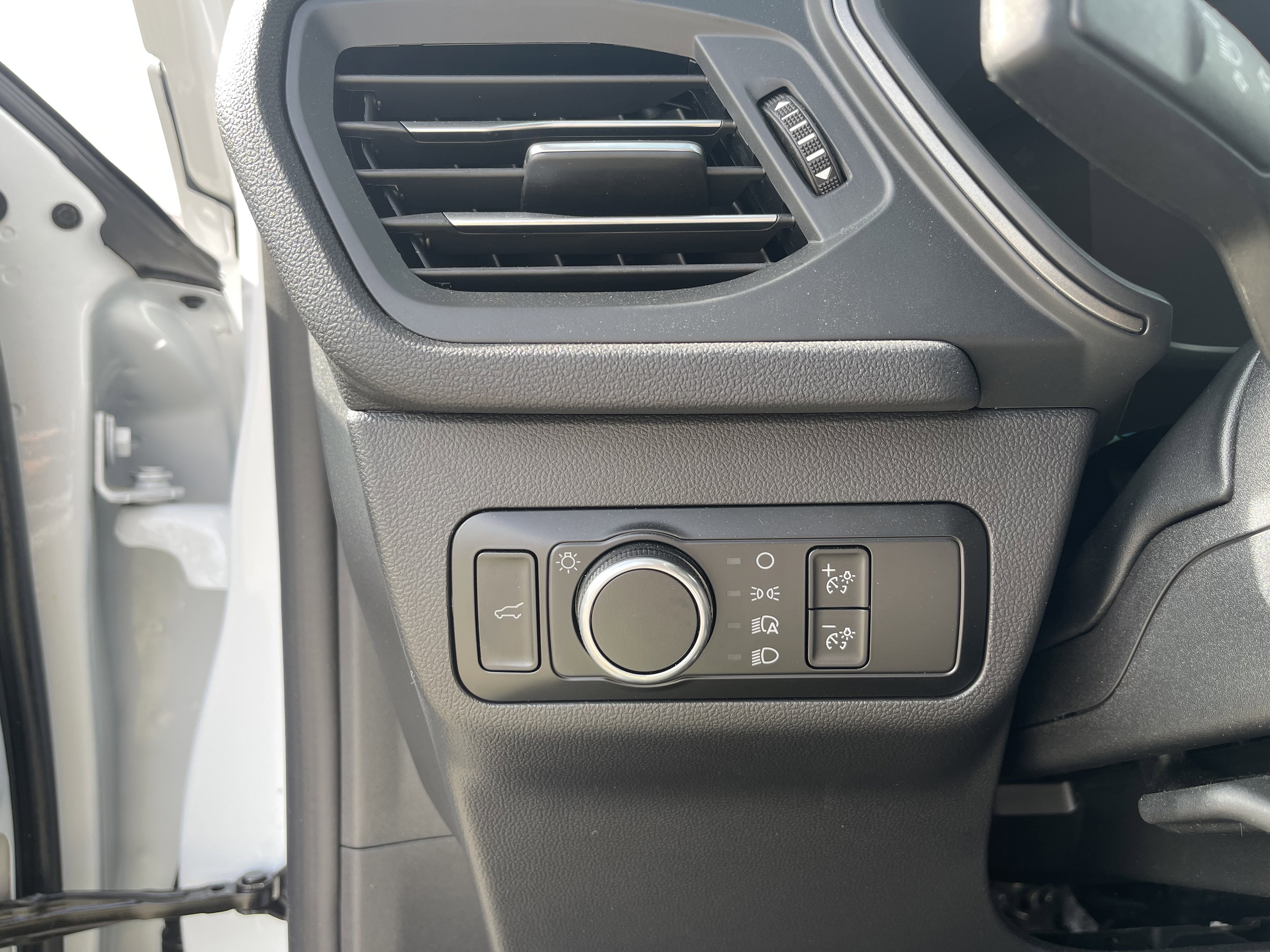 Used 2025 Ford Escape Active w/ Cold Weather Package image 19