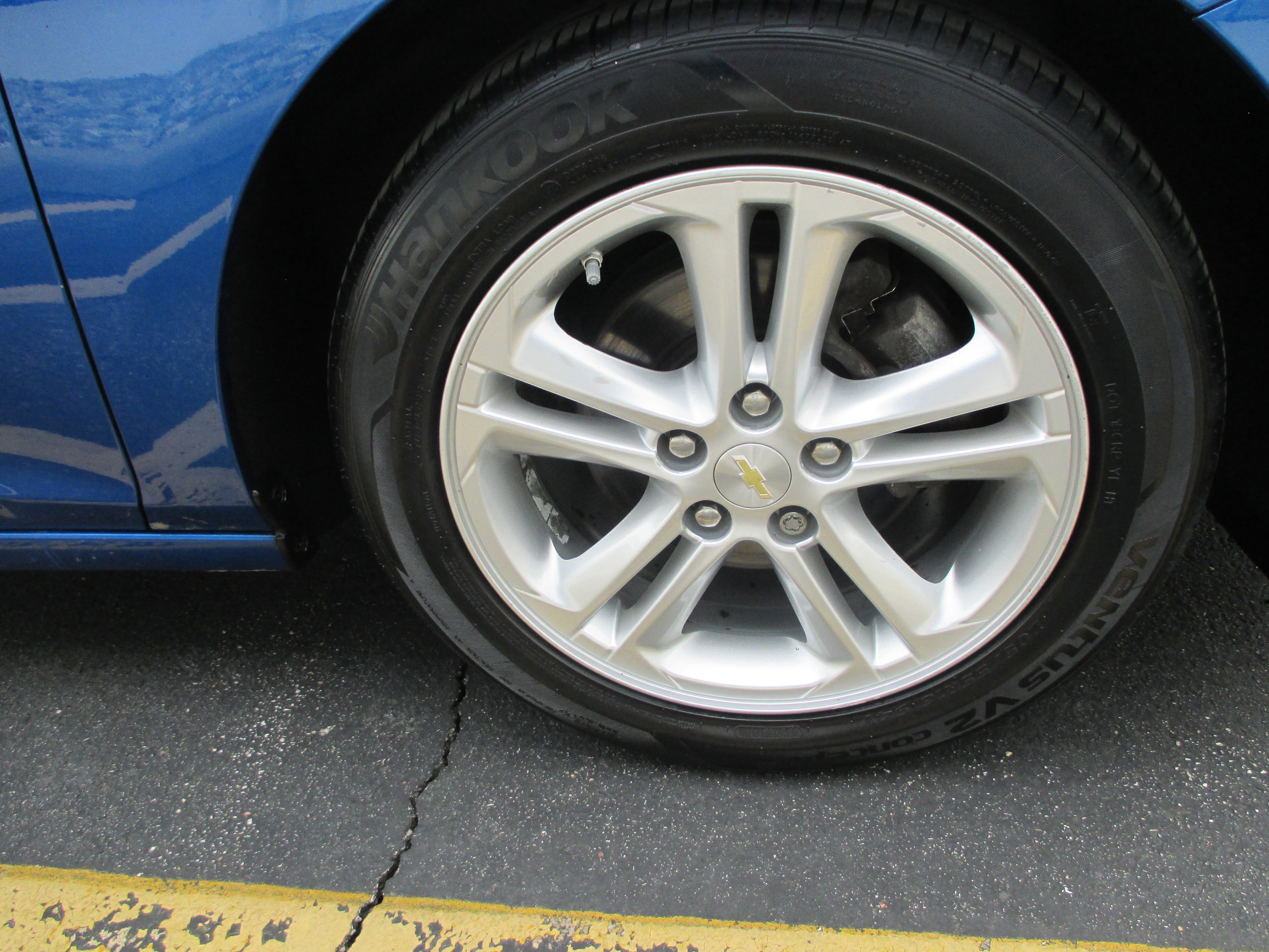 Used 2017 Chevrolet Cruze LT w/ Convenience Package FWD image 9