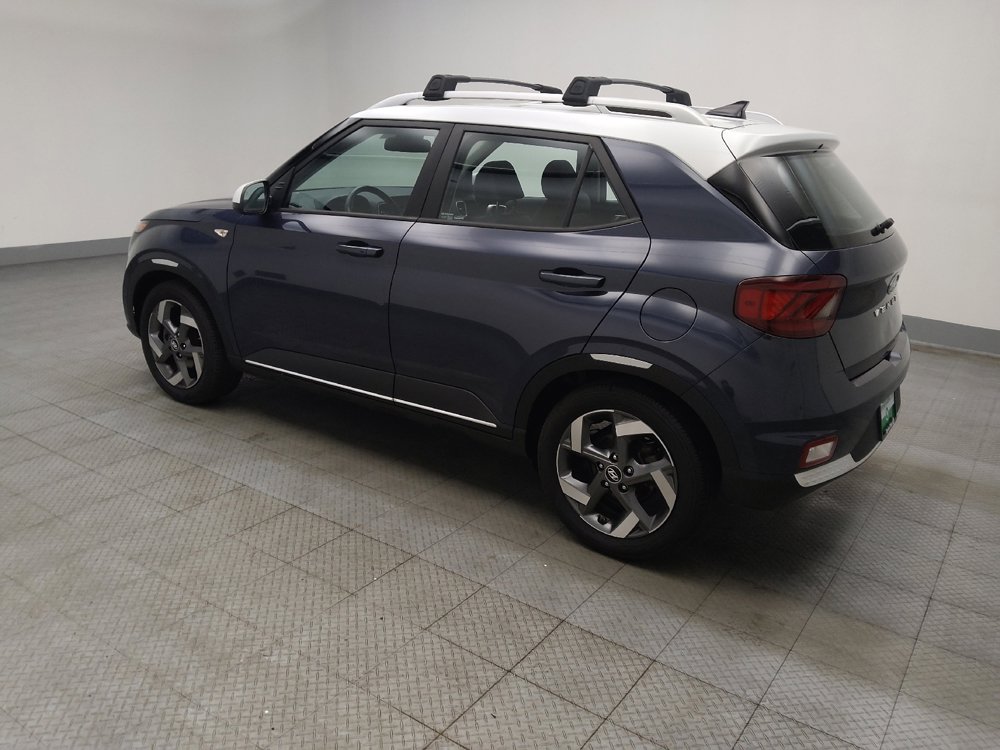 Used 2021 Hyundai Venue FWD image 3