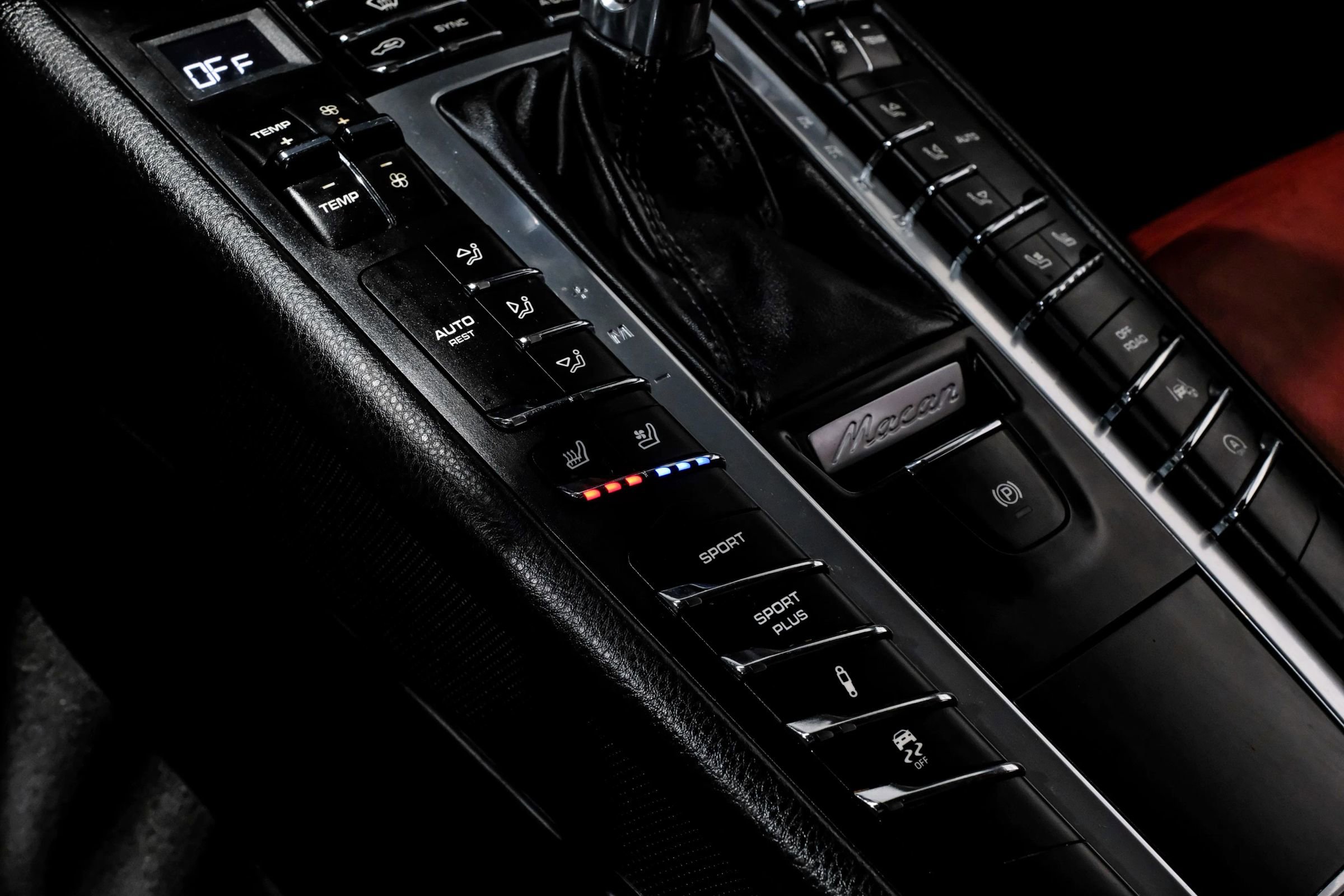 Used 2017 Porsche Macan Turbo image 26