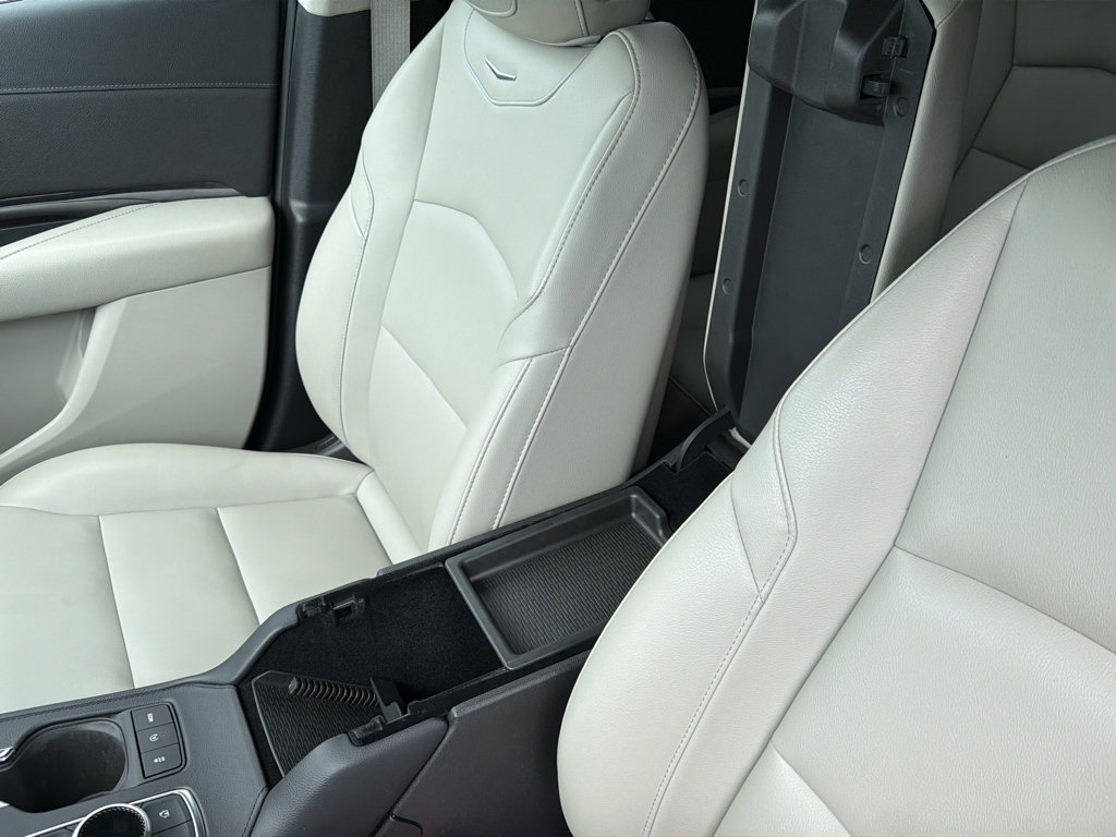 Used 2021 Cadillac XT4 Luxury w/ Cold Weather Package AWD/4WD image 18