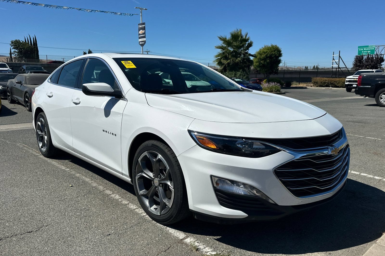Used 2024 Chevrolet Malibu LT FWD image 2