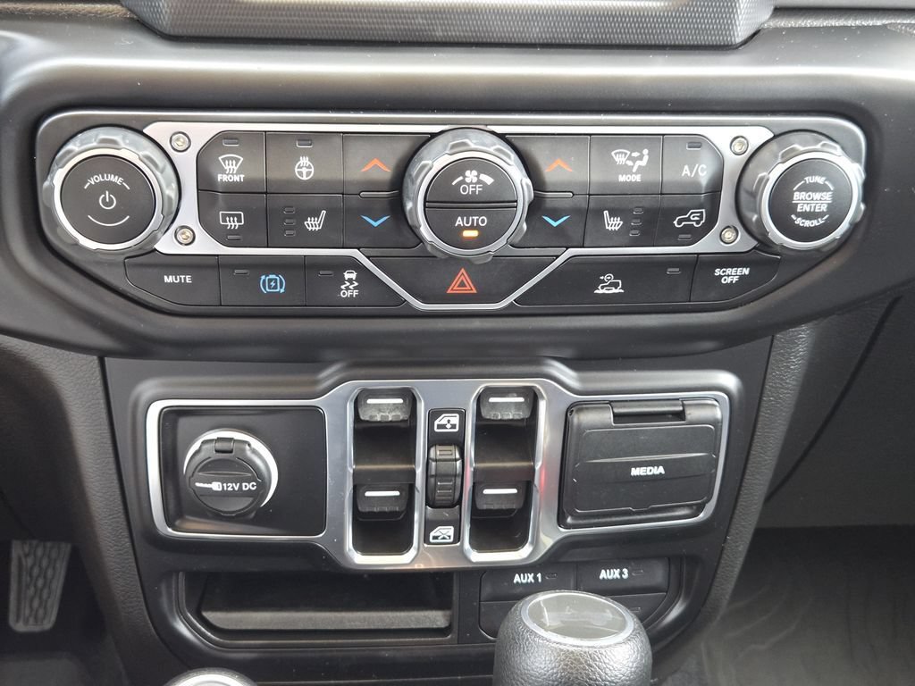 Used 2023 Jeep Wrangler Unlimited w/ Cold Weather Group AWD/4WD image 21