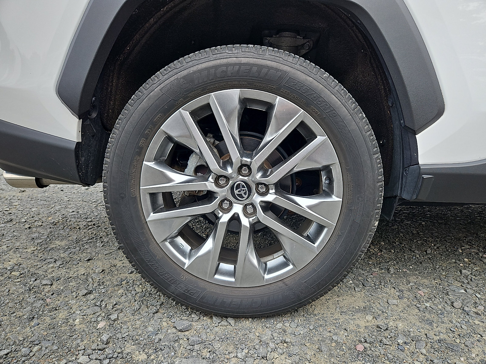 Used 2020 Toyota RAV4 XLE Premium AWD/4WD image 9