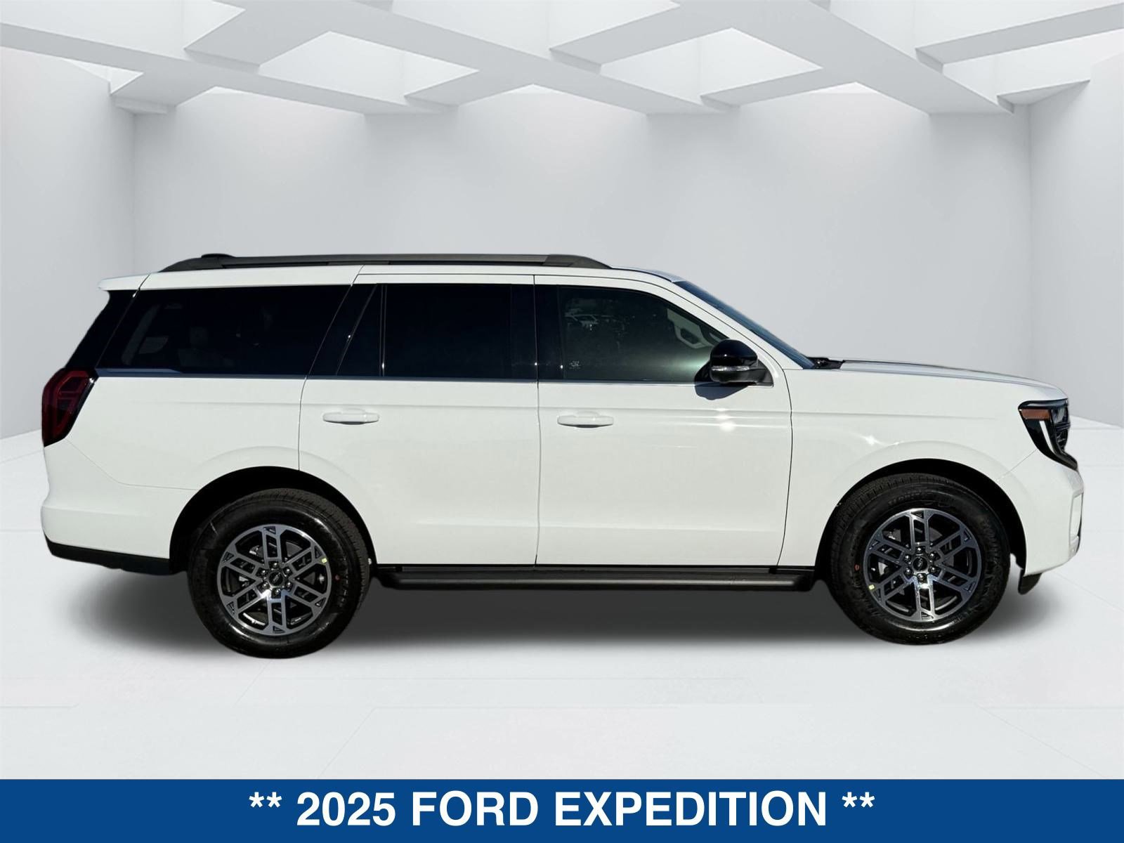 New 2025 Ford Expedition Active RWD image 3