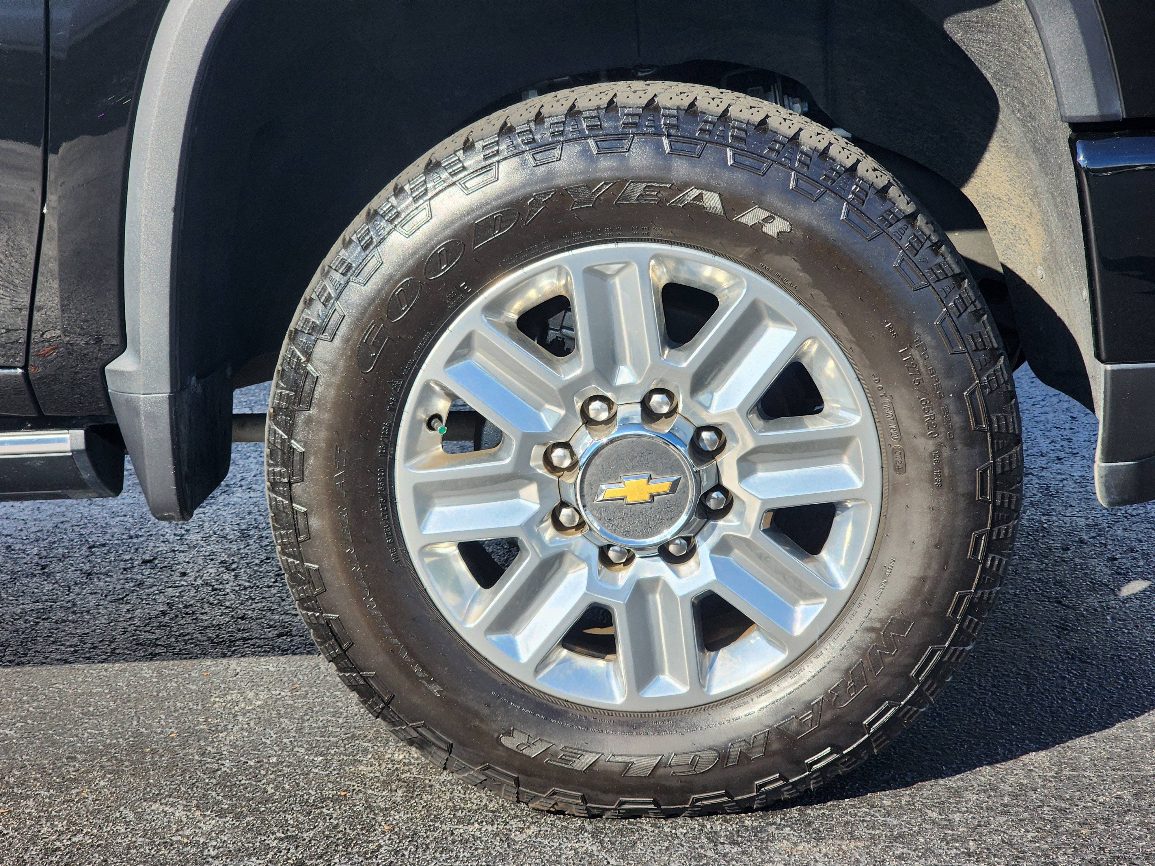 Used 2024 Chevrolet Silverado 2500 High Country w/ High Country Premium Package image 6