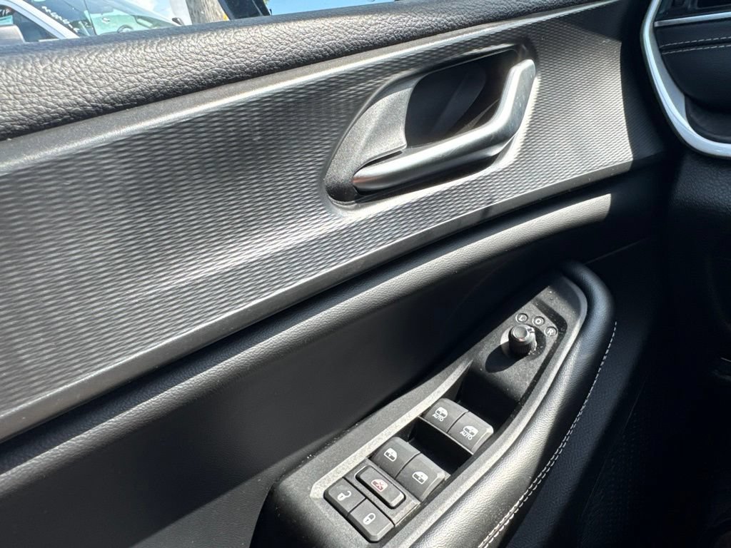 Used 2024 Jeep Grand Cherokee Altitude AWD/4WD image 28