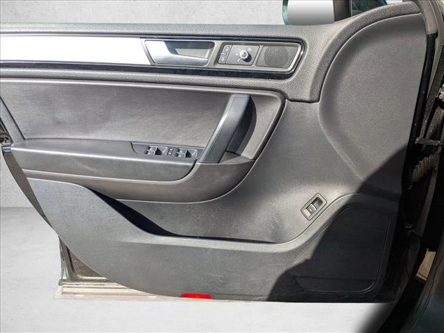 Used 2014 Volkswagen Touareg Sport AWD/4WD image 13