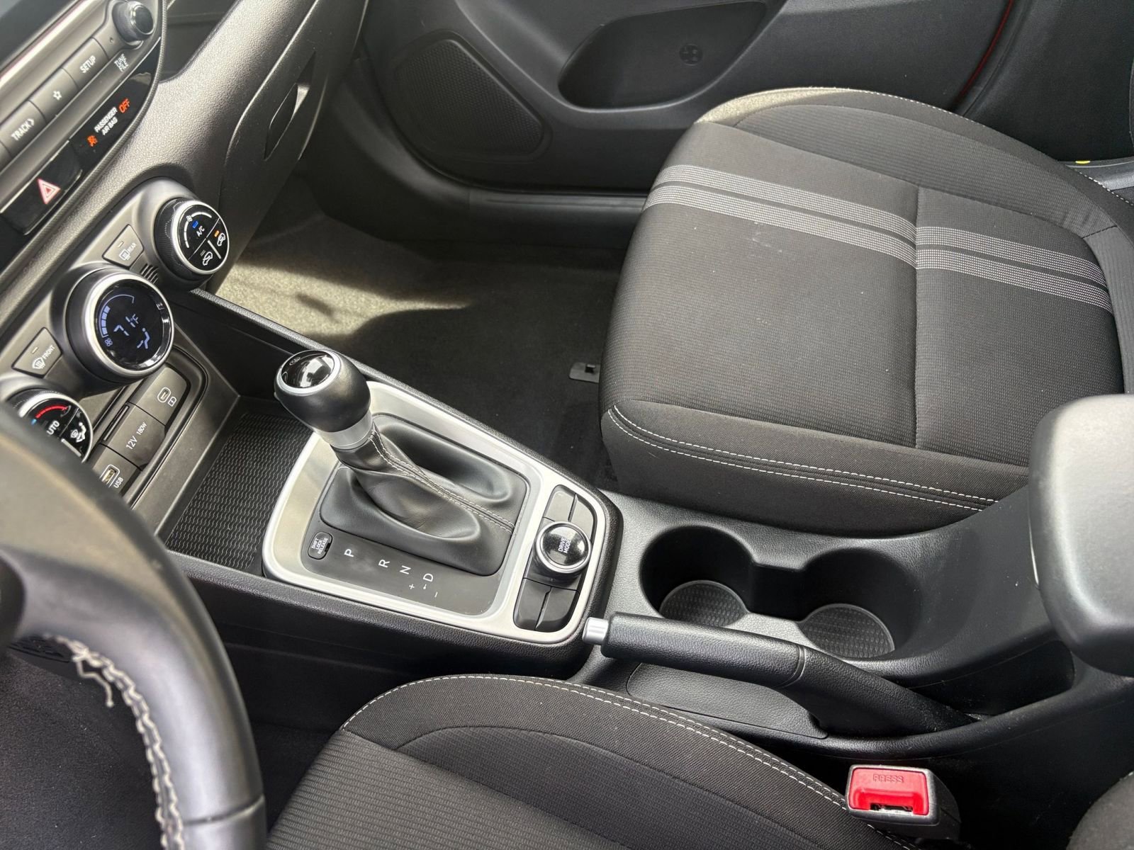 Used 2025 Hyundai Venue SEL image 41