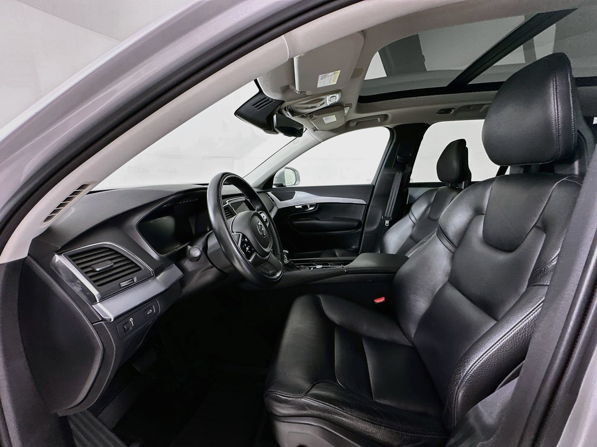 Used 2018 Volvo XC90 T5 Momentum w/ Convenience Package FWD image 23