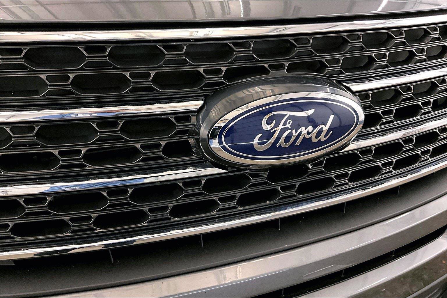 Used 2022 Ford Explorer XLT image 31