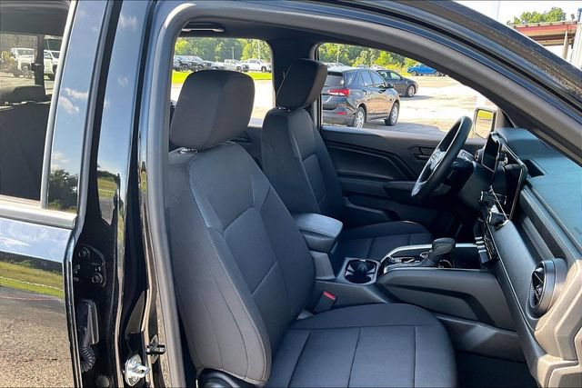 Used 2024 Chevrolet Colorado Trail Boss w/ Technology Package AWD/4WD image 30