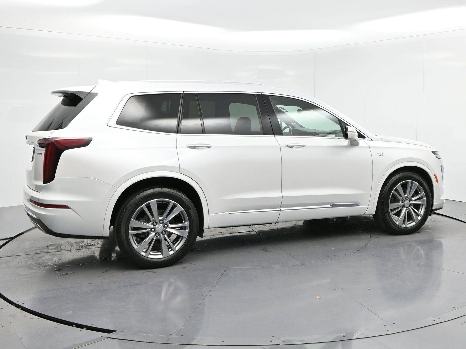 Certified 2024 Cadillac XT6 Premium Luxury image 8