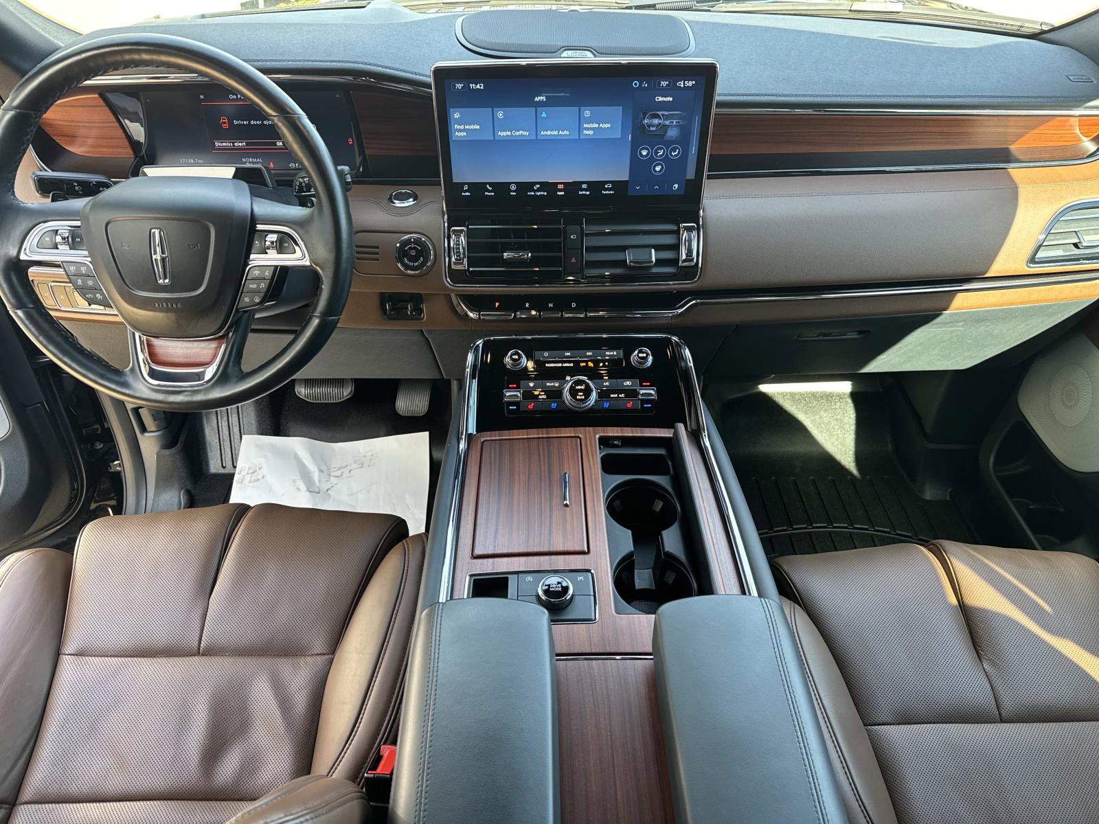 Used 2024 Lincoln Navigator L Reserve image 17