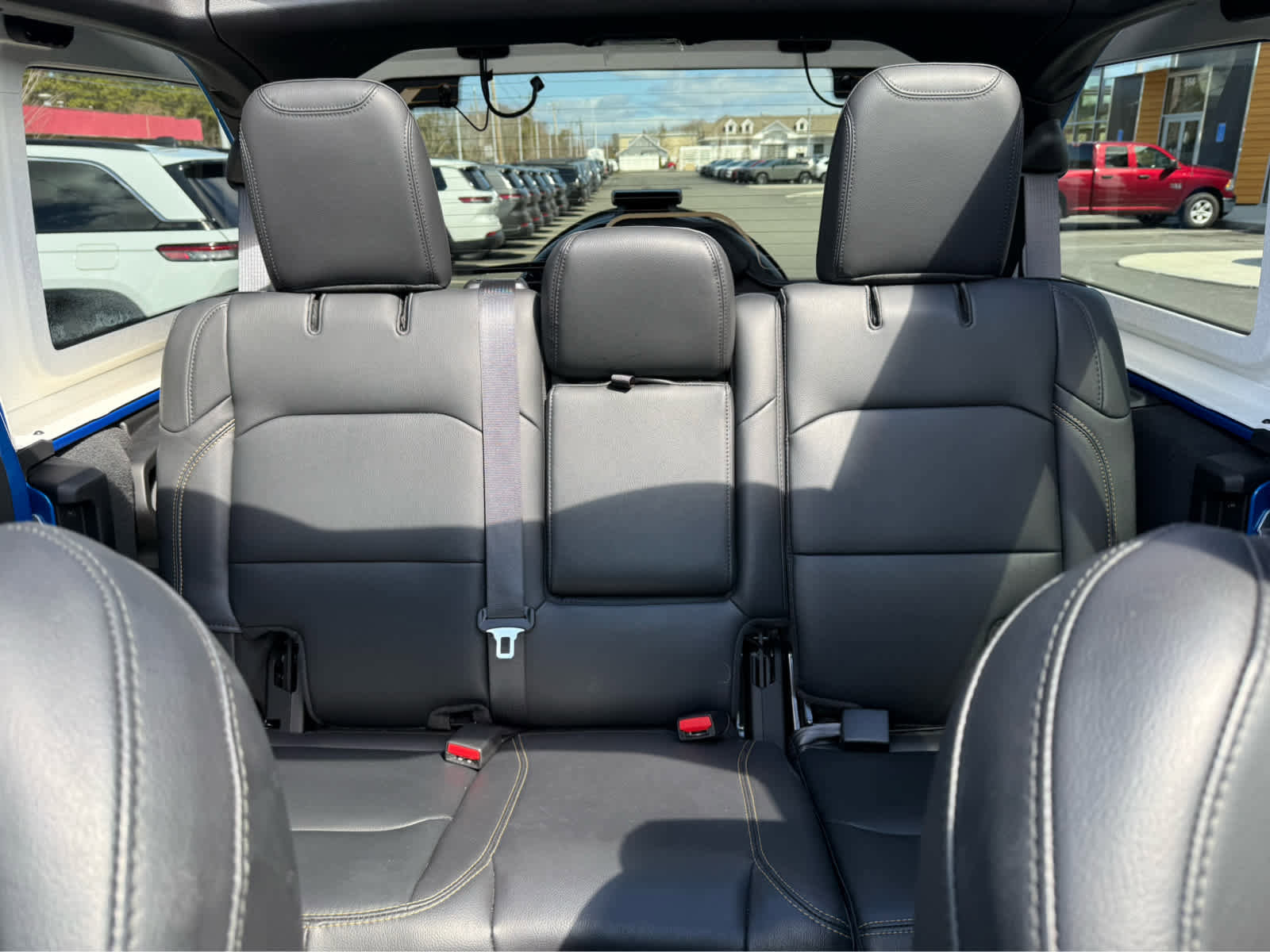 Used 2025 Jeep Wrangler Sahara w/ Safety Group image 30