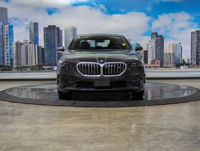 Used 2024 BMW i5 eDrive40i w/ Premium Package RWD image 3