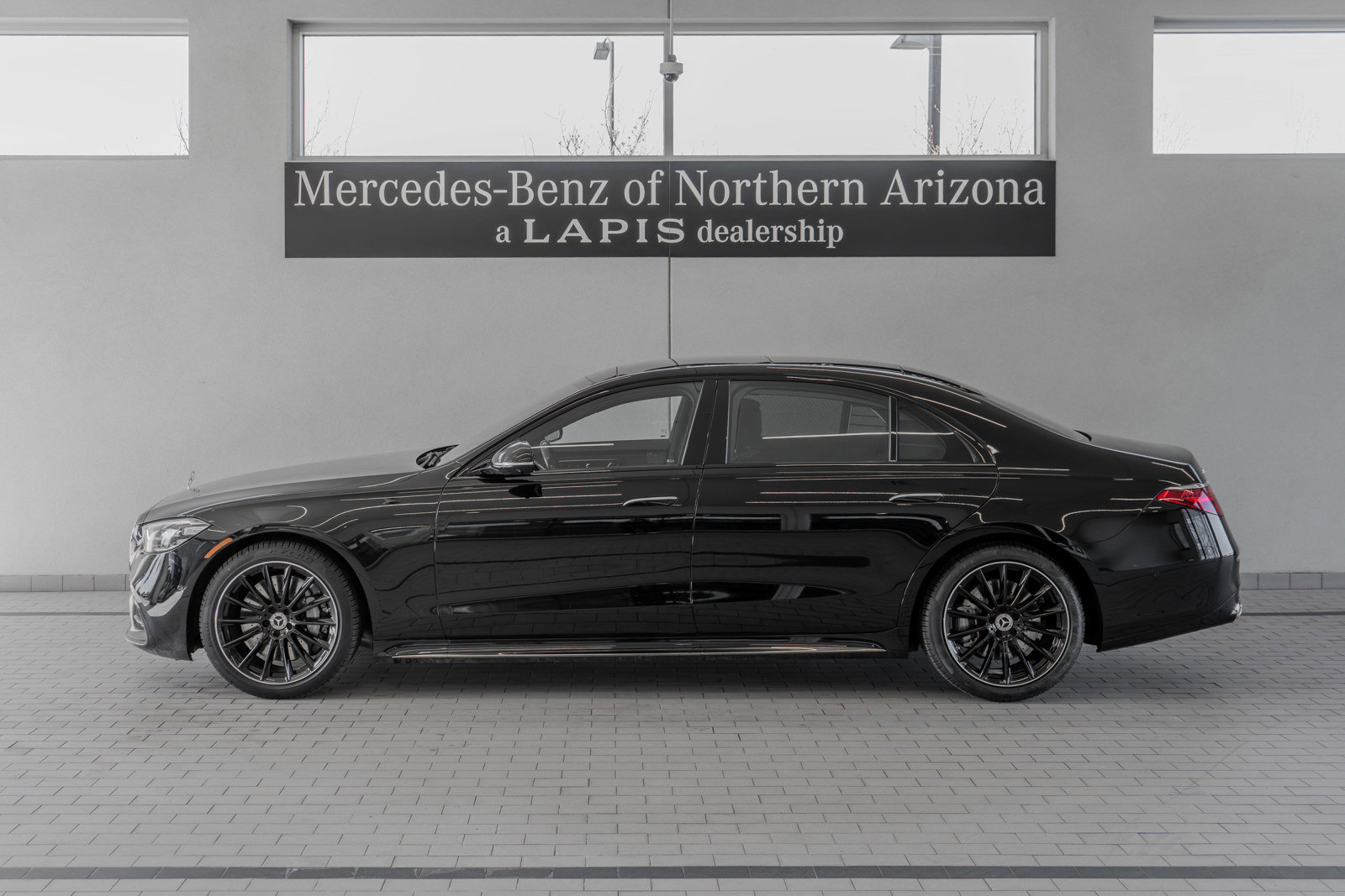 New 2025 Mercedes-Benz S 500 4MATIC image 2