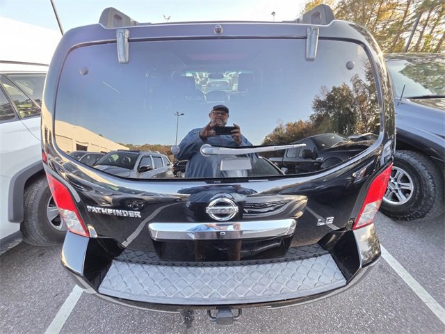 Used 2011 Nissan Pathfinder LE image 3