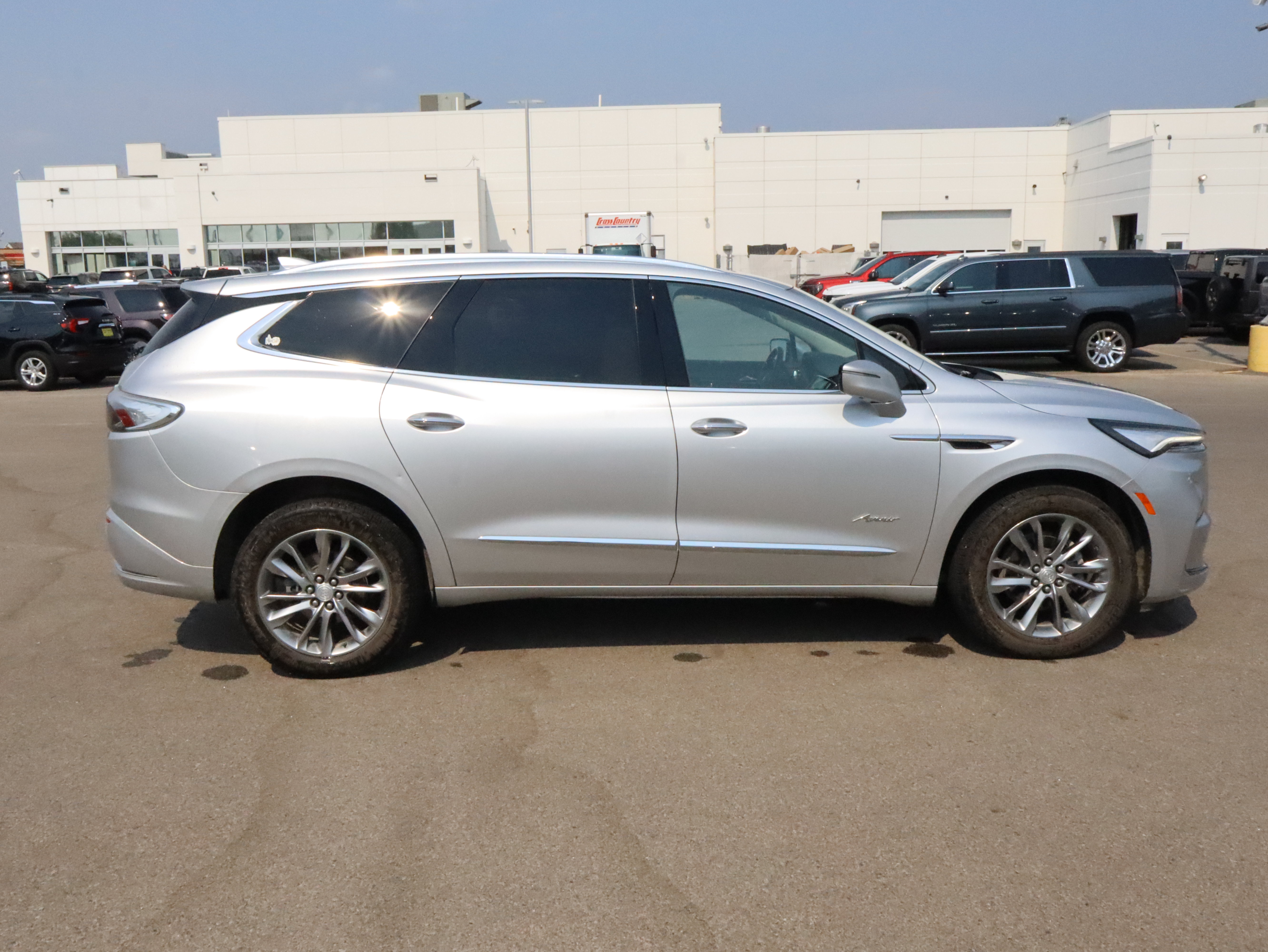 Used 2022 Buick Enclave Avenir w/ Avenir Technology Package AWD/4WD image 8