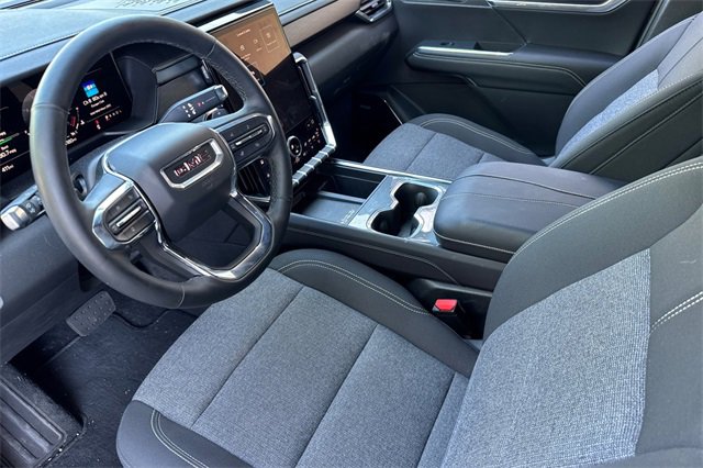 Used 2025 GMC Acadia Elevation image 10