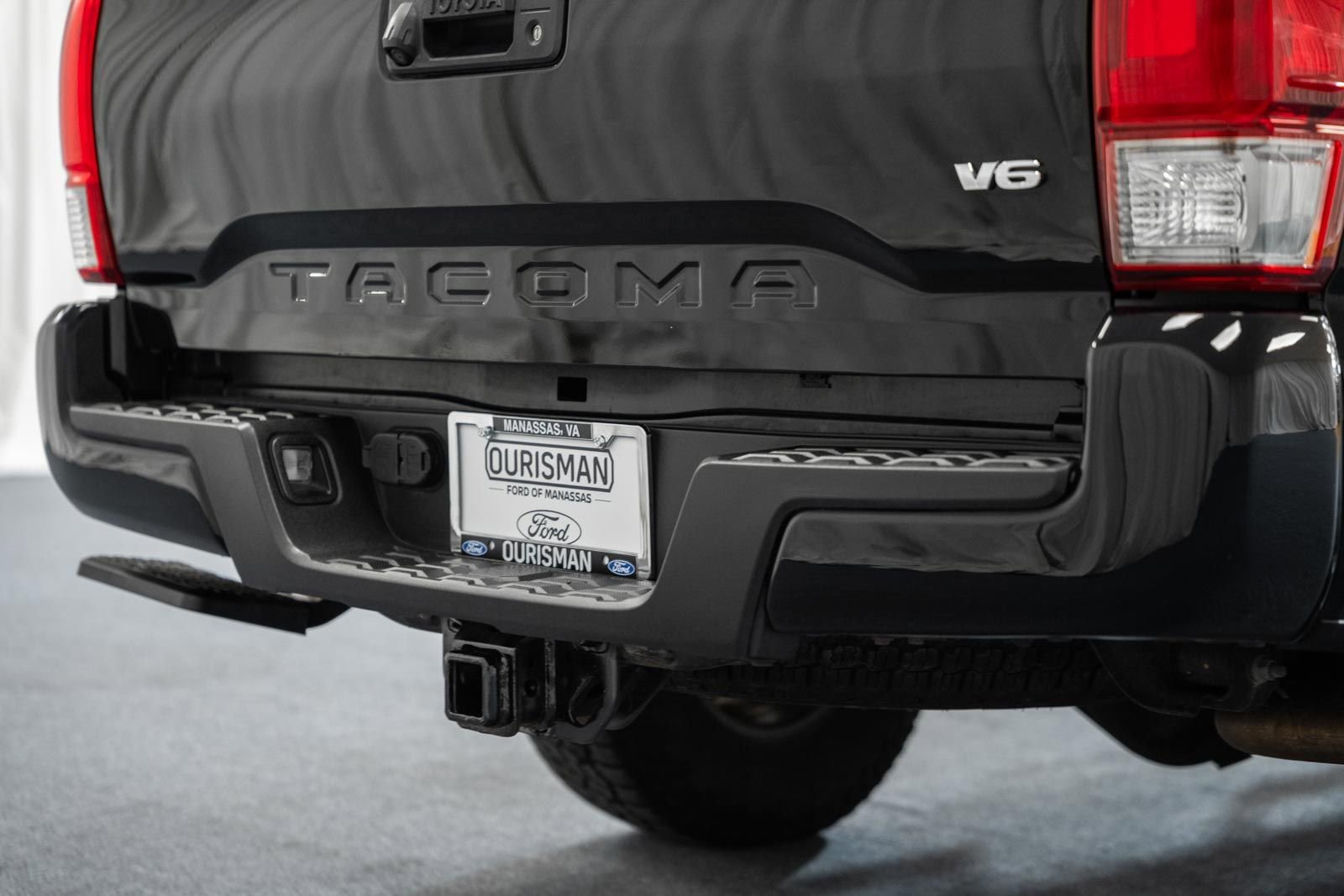 Used 2017 Toyota Tacoma TRD Off-Road w/ Tow Package (A/T) image 10