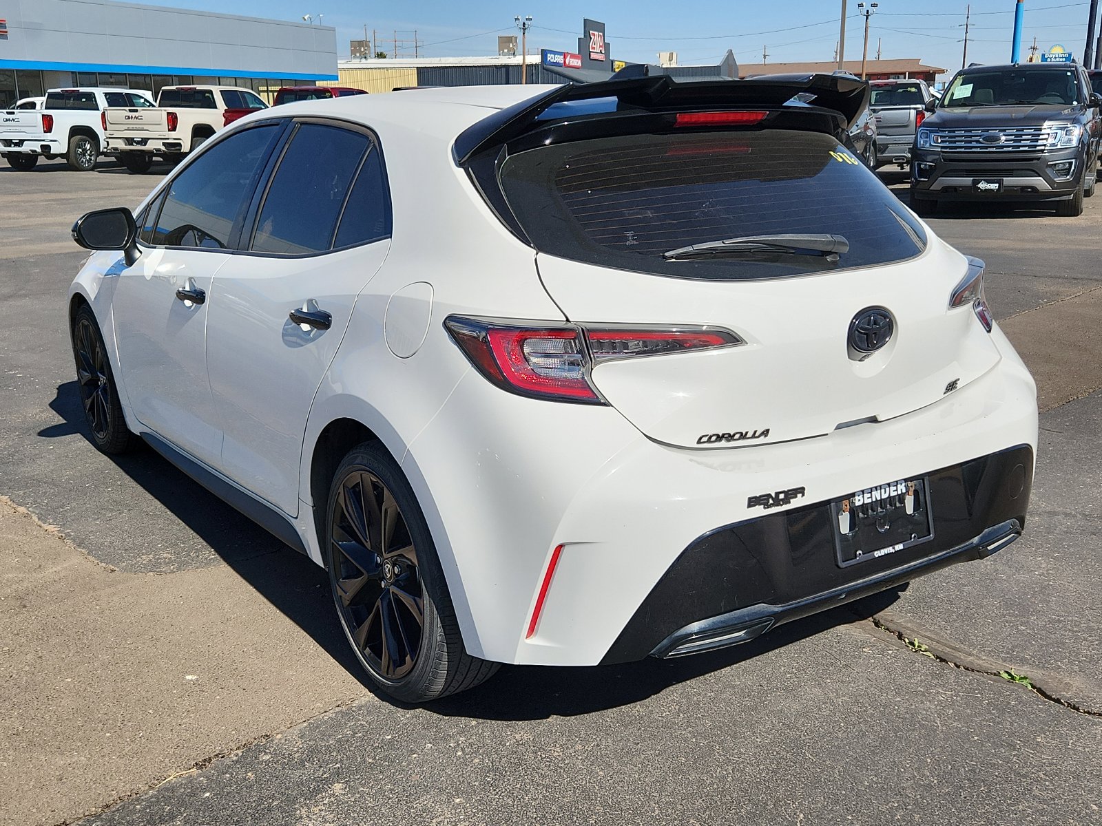 Used 2022 Toyota Corolla SE w/ Carpet Mat Package (TMS) image 3