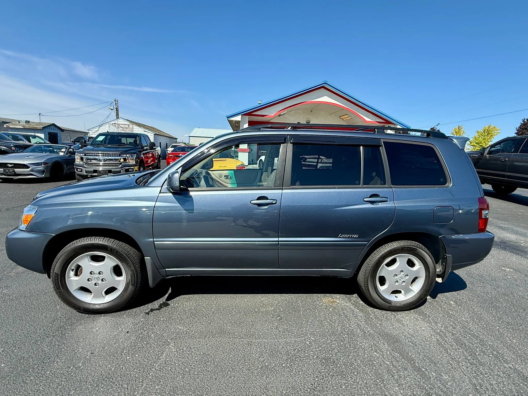 Used 2007 Toyota Highlander 4WD V6 w/ 3rd Row image 2