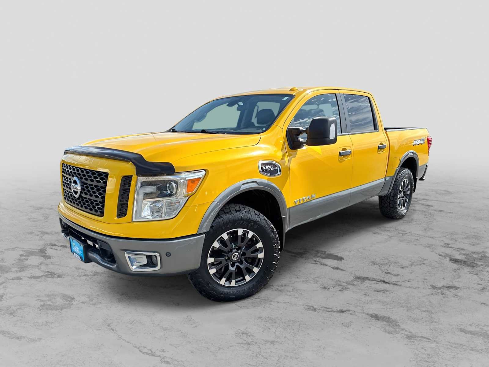 Used 2017 Nissan Titan S image 1