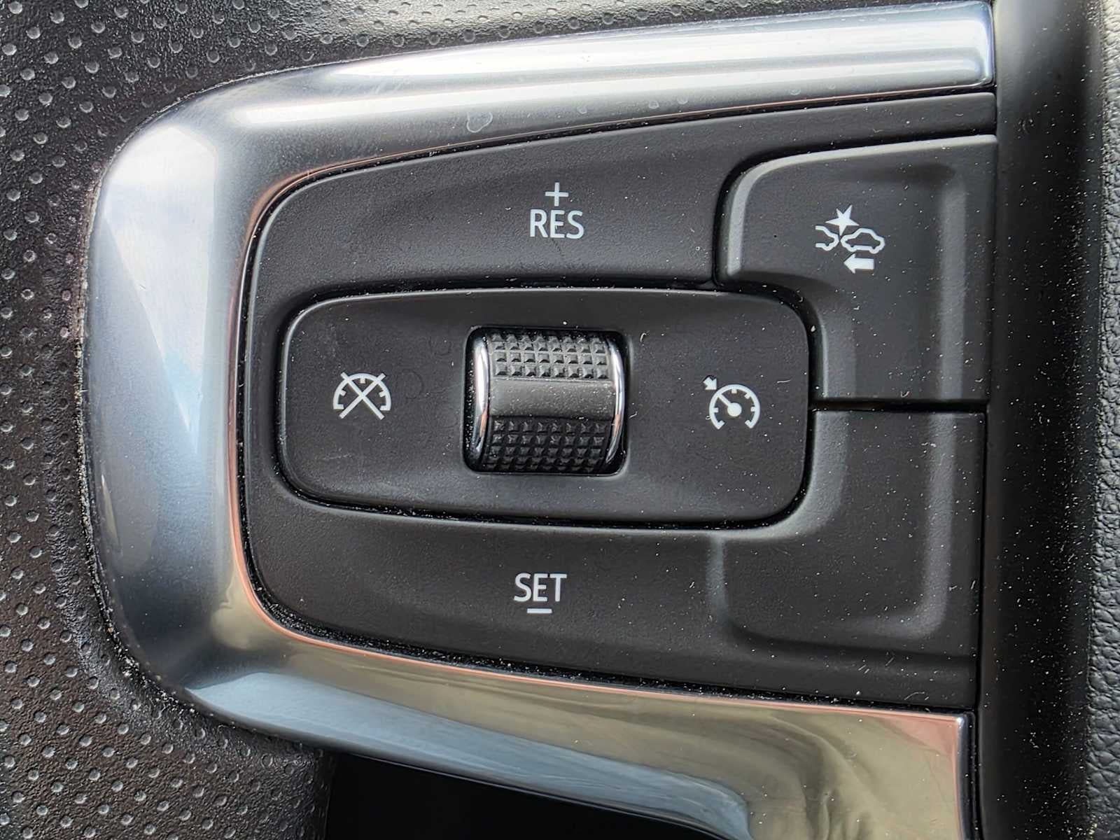 Used 2025 Chevrolet Blazer LT AWD/4WD image 31